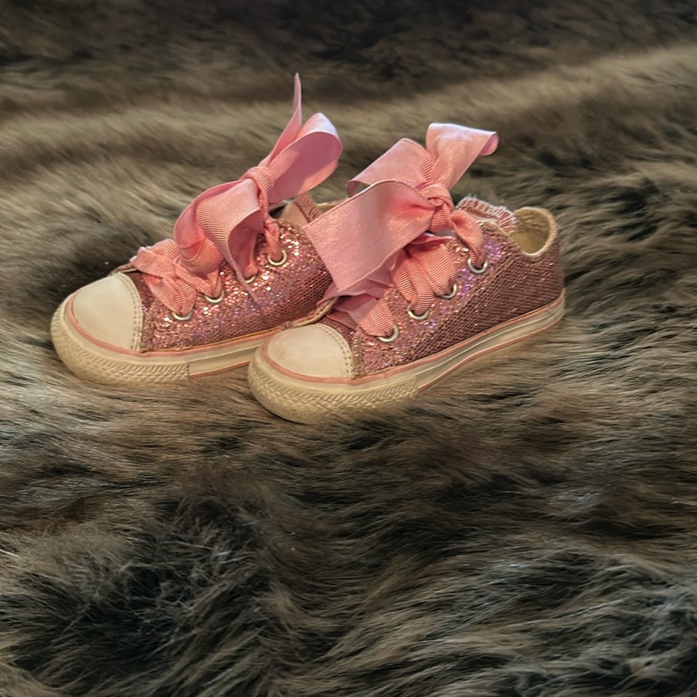 Converse all star girls size 5 low top pink glitter converse,